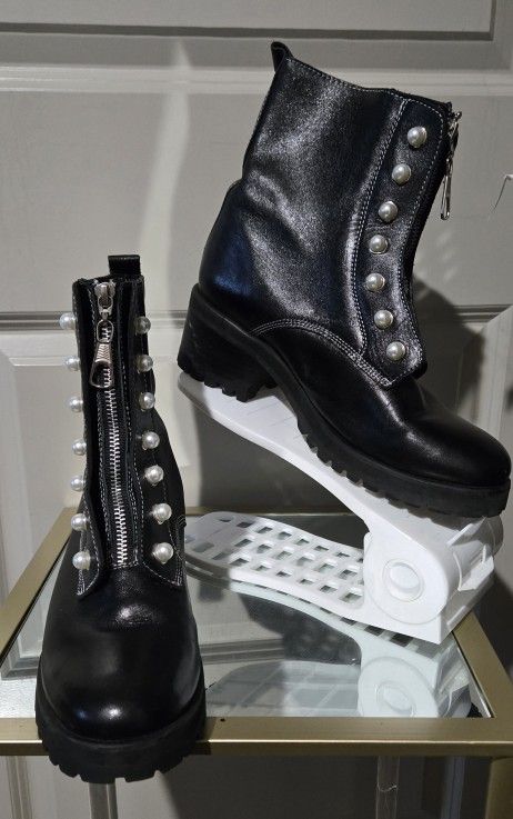 Extra Jammin Combat Boot Pearls. Size 9