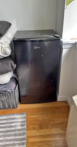 Mini fridge