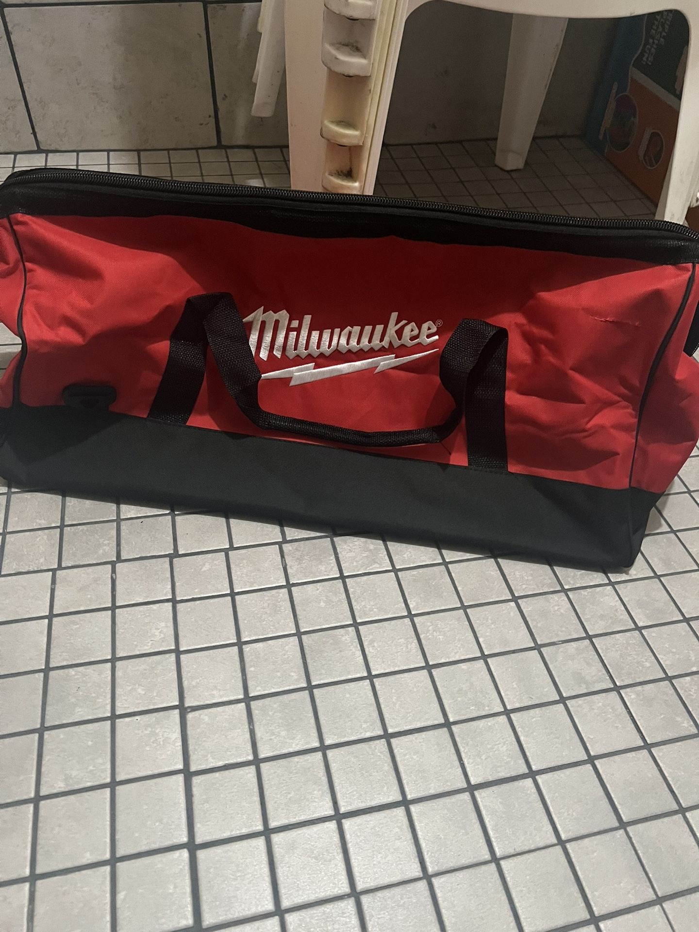 Milwaukee XL Tool Bag 24”