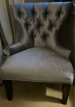 Cute tufted accent chair