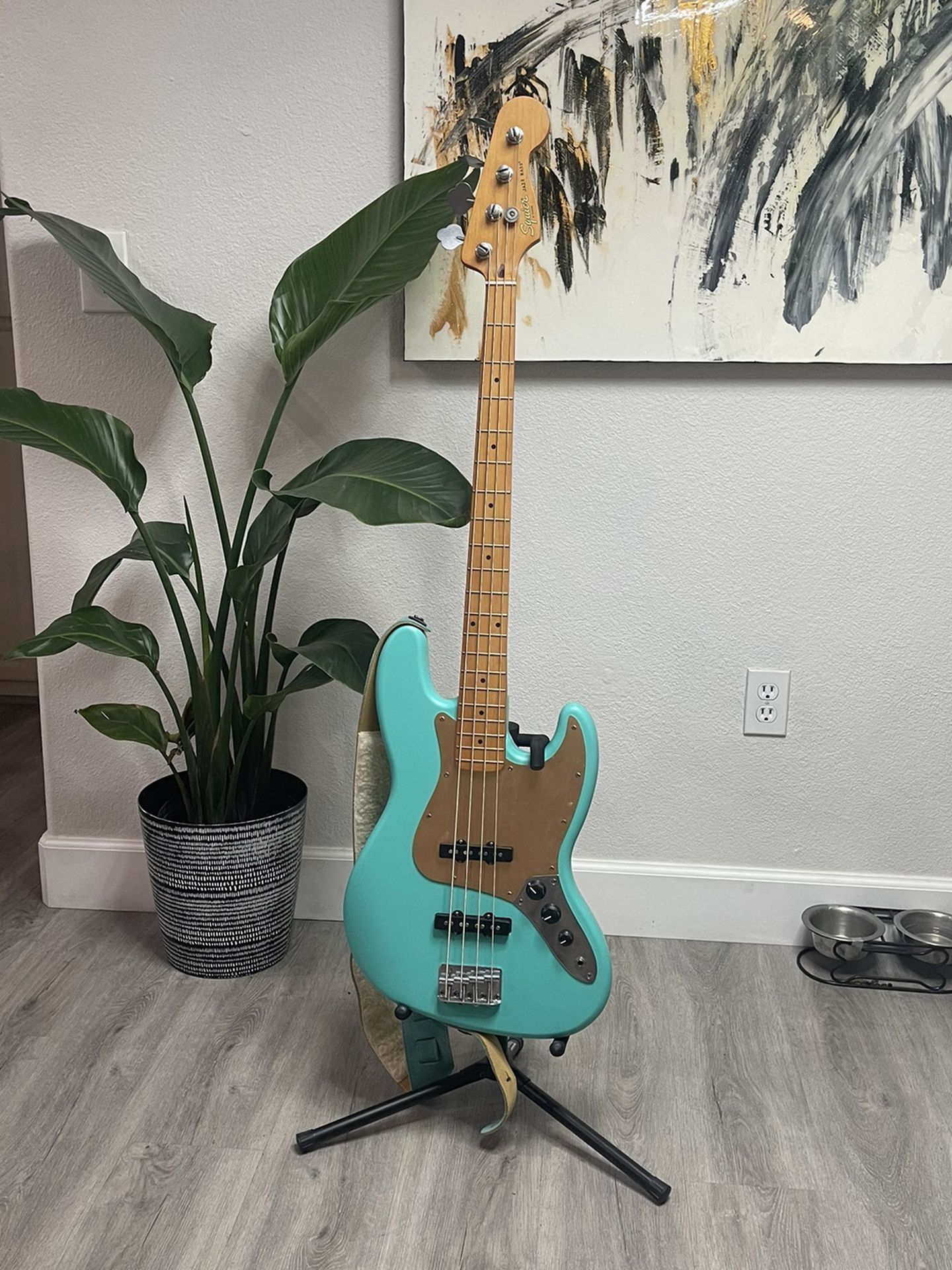 Squier 40th Anniversary Bass