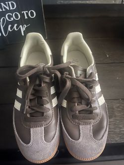 Brown sambas