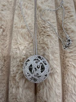 Swarovski dangling necklace