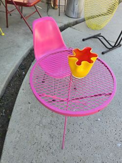 Mid Cenrury Modern Childs 1950s Table And Seat Setup Modern Beauty