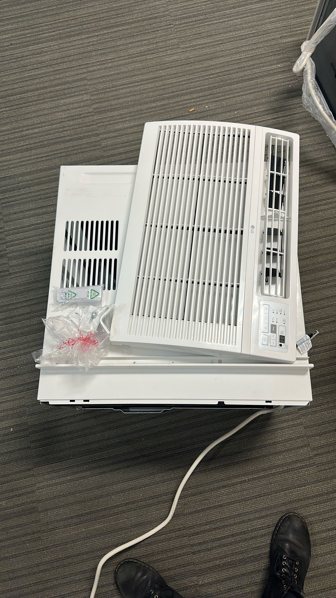 LG Room Air Conditioner – 24,500 BTU Cooling (Extra-Large Room)
