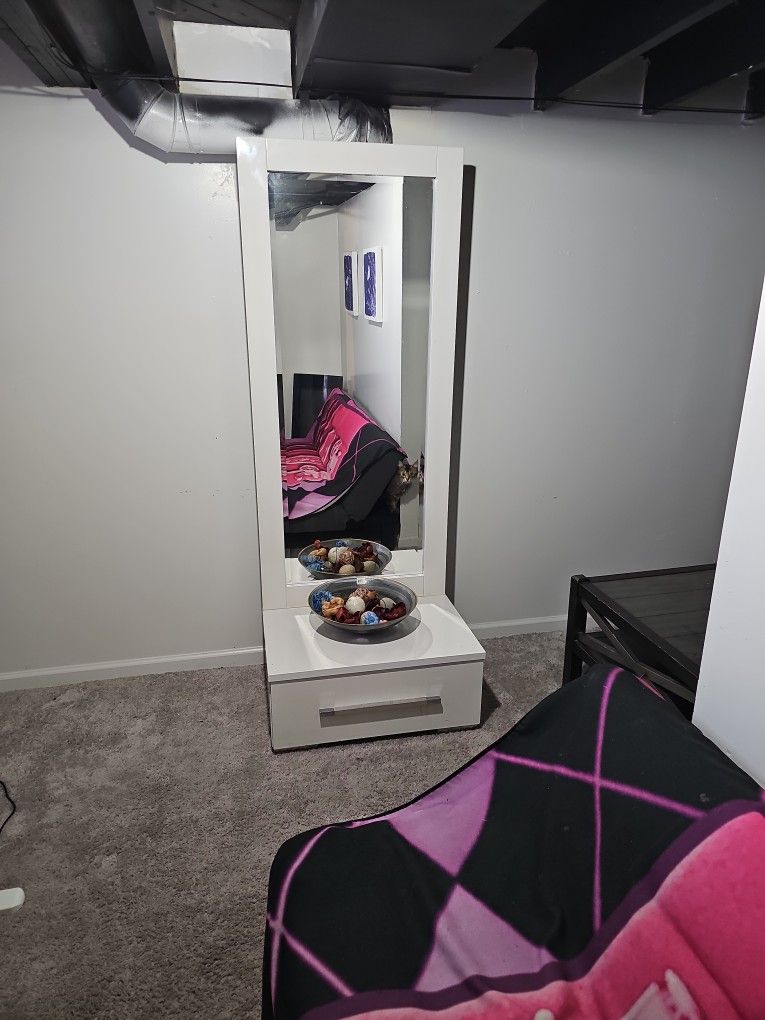 mirror with dresser drawer