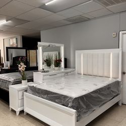 White Color Queen Bedroom Set LED Lights On Headboard