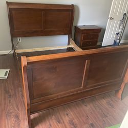 Queen Size Sleigh Bed, Long Dresser W Mirror And Night Stand 