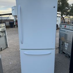 GE REFRIGERATOR 