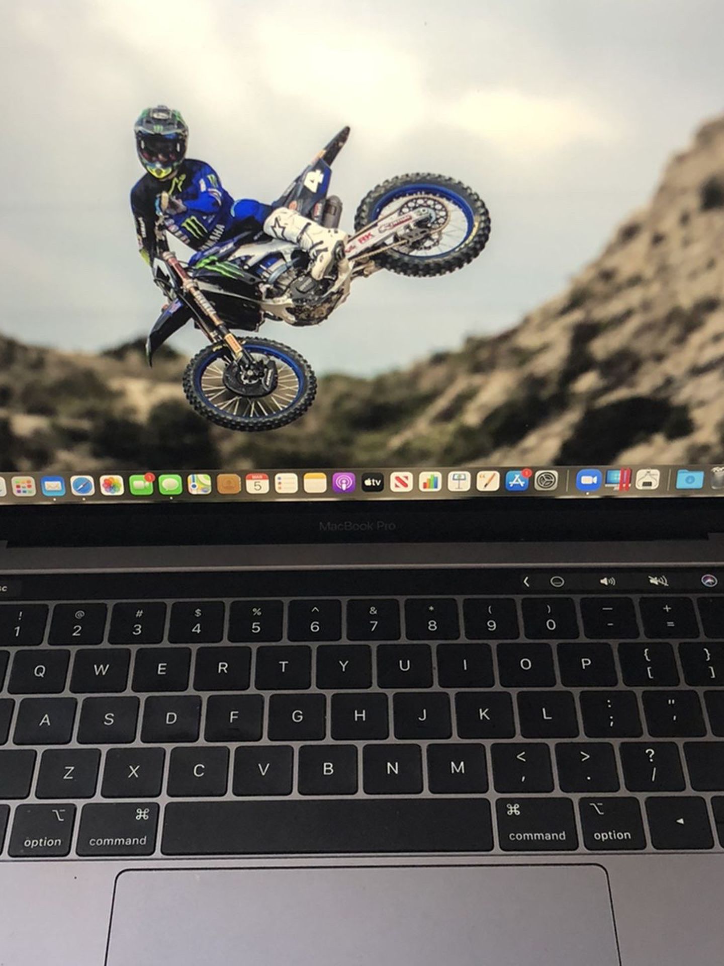 MacBook Pro 13.3 Inch 2019 With Touch Bar Comes With Thule Hard Case And Original Charger.