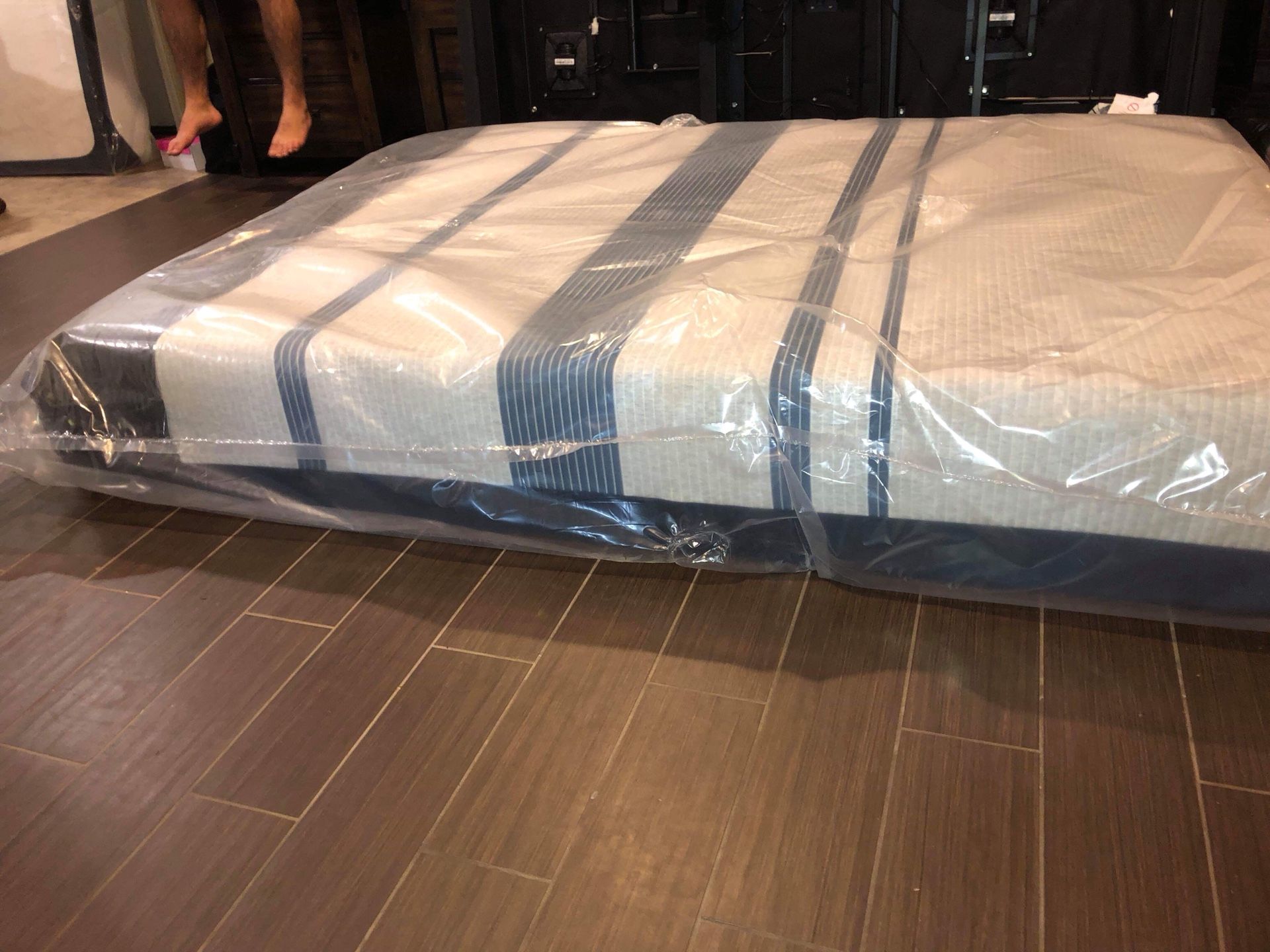 Serta Icomfort Temptouch Blue 500 Plush Queen Mattress Sealed for Sale in Tolleson AZ OfferUp