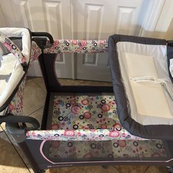 Absolutely Beautiful Brand New Pack N Play With Changing Table 