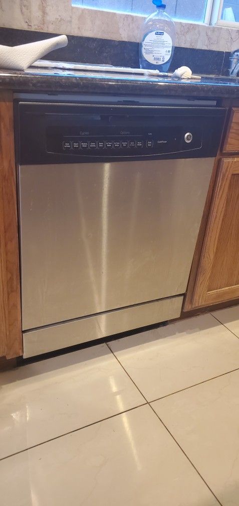GE stainless steel dishwasher works good, 34” high 24” wide and deep