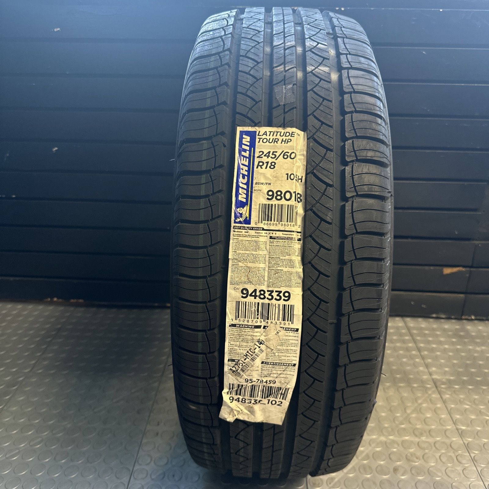 One New Tire Llanta Michelin 245/60/18 105H
