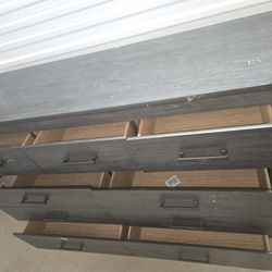 Queen Bedroom Set With Dresser 