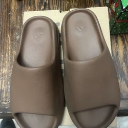 Yeezy Slides In Size 9