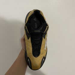 YEEZY BOOST 700 MNVN HONEY FLUX SIZE 12 MENS 