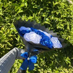 12 Eternal Roses 💙