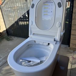 Smart toilet. bidet toilet. New in box