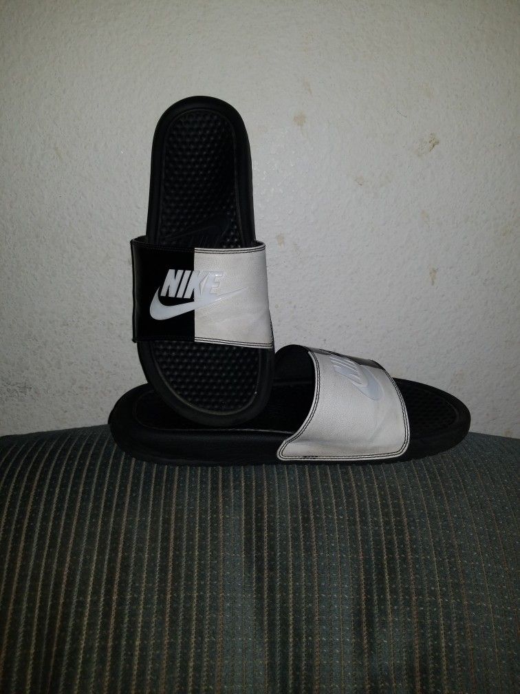 Nike Sandals . Sized 8 There For Man Or Woman. There Used But Have Lots Of Life .