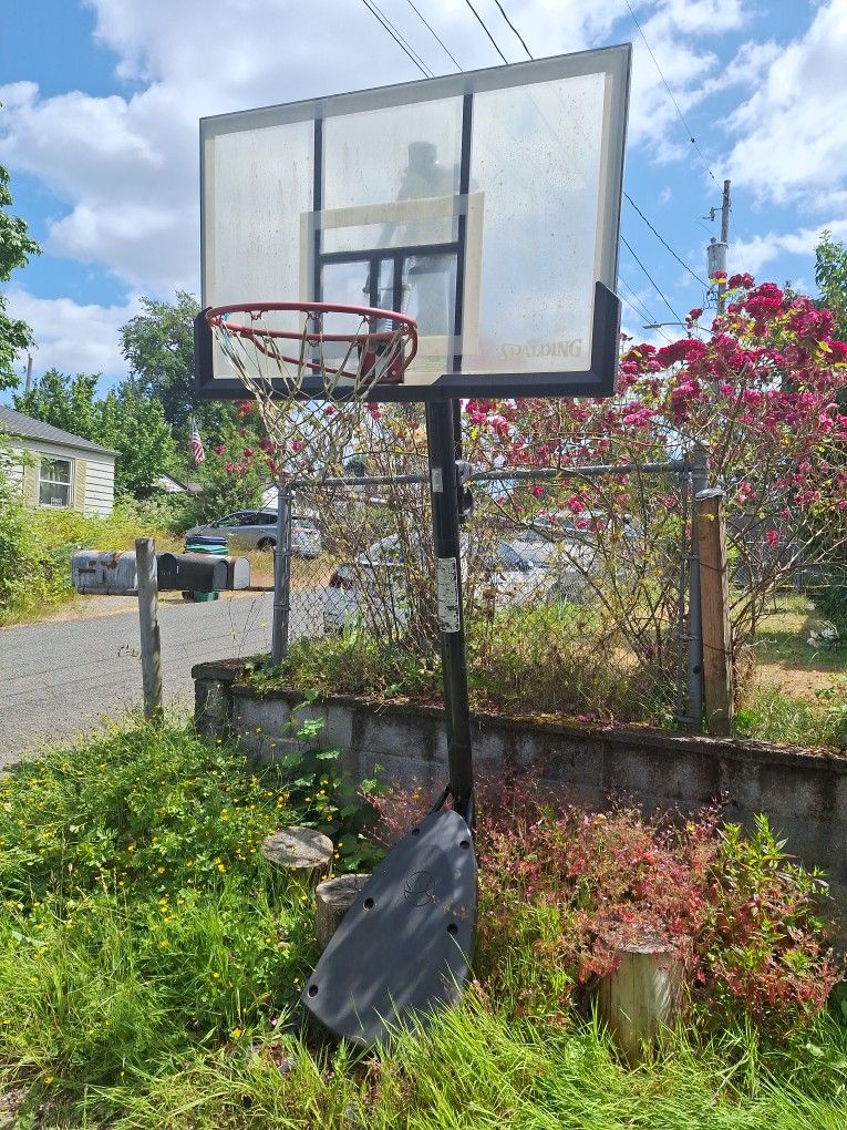 Spalding Basketball Hoop.