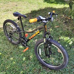 Trek Precaliber 20 Inch 7 Speed Bike With Lightweight Aluminum Frame And Front Suspension Fork. Excellent Condition 