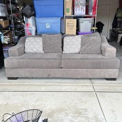 Living Spaces Sofa & Ottoman Living Room Furniture Set