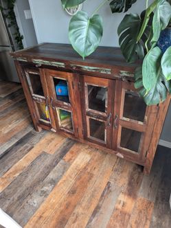Distress cabinet