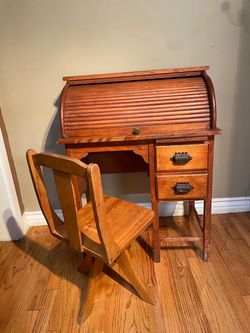 💥 10% OFF💥 💎Antique Oak child's roll-top desk and swivel chair