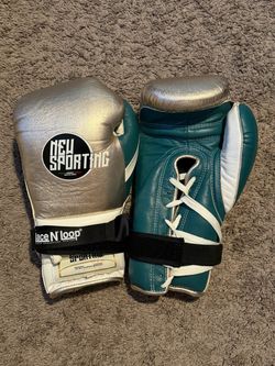 New sporting boxing gloves