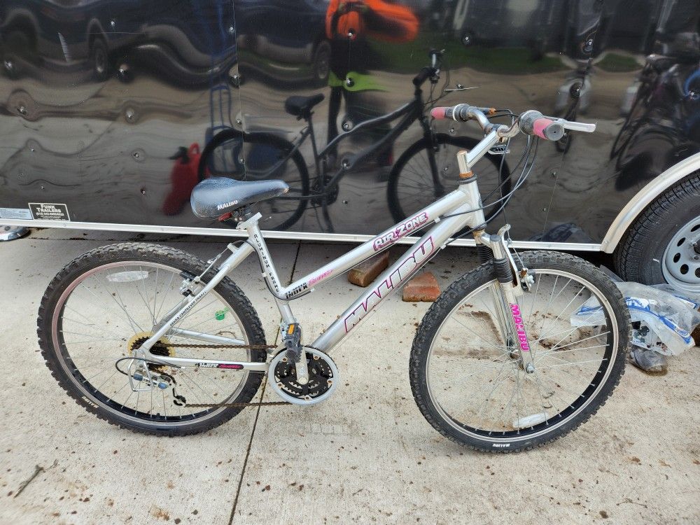 Womans Aluminum 26in 21 Speed Malibu Air Zone Mountain Bike