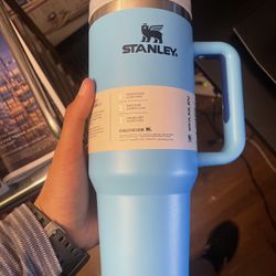 New Stanley 40 Oz Blue Bottle 