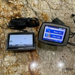 Tom Tom & Garmin Street Pilot GPS Units with Chargers
