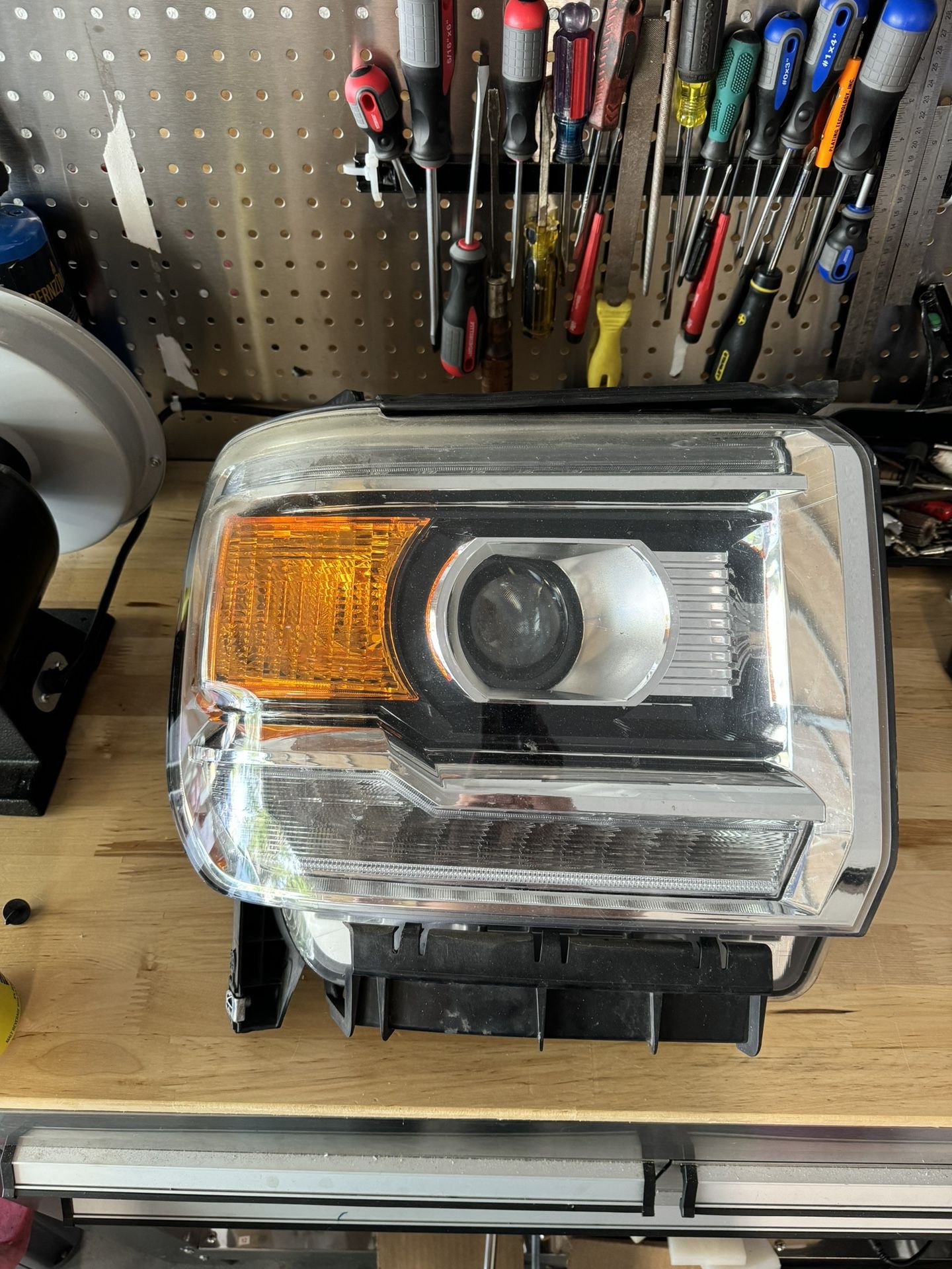 15-19 Sierra Passenger Headlight Non LED