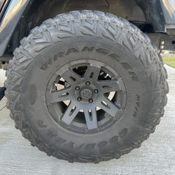 Good Year 38x13.5r17 Jeep Tires