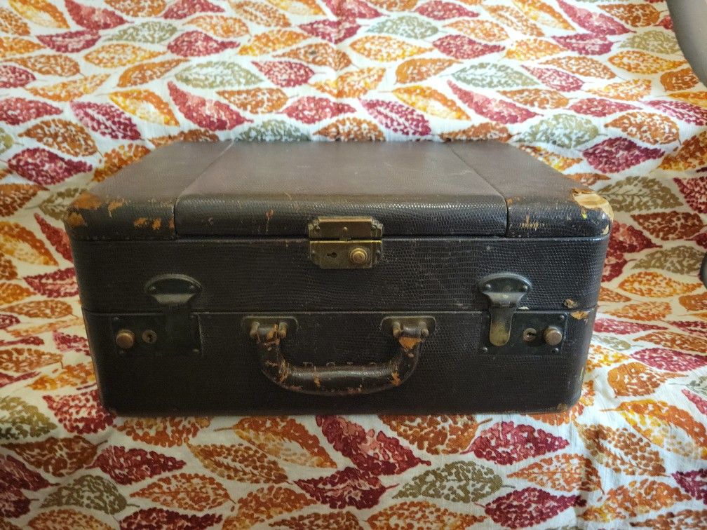 Brown Leather Shortrip Vanity Case with Large Mirror and Multiple Compartments and Accessories - Brown