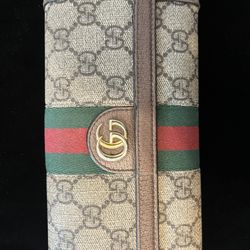 Gucci wallet 