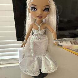 Rainbow High Roxie Doll