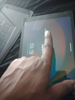 Apple iPad with eSIM (iCloud locked)
