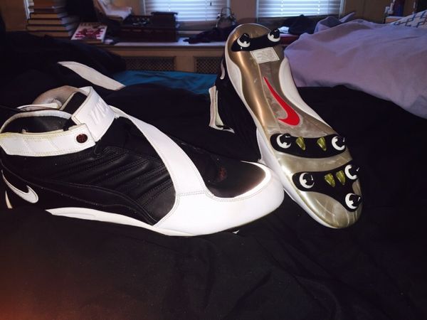 michael vick football cleats