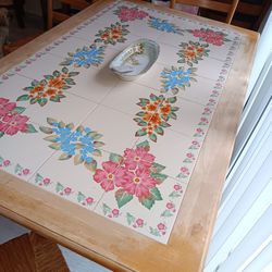 Country Style Kitchen Table With Chairs