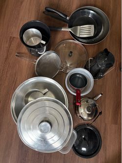 collection of miscellaneous cookware con