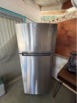 Refrigerator whirlpool