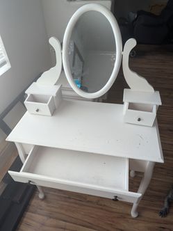 Makeup vanity