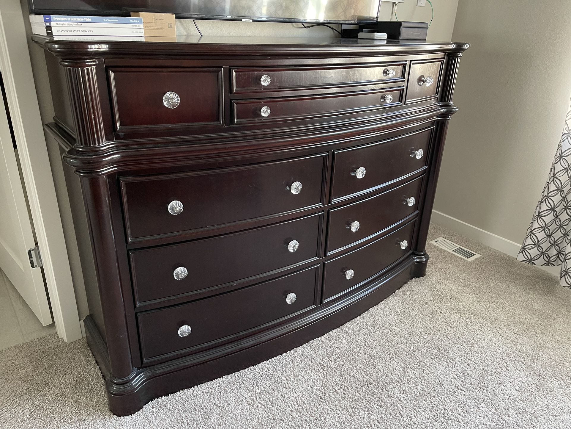 Six Drawer Dresser With Topper