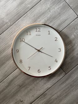 GORGEOUS, MINIMALIST, ROSE GOLD CLOCK