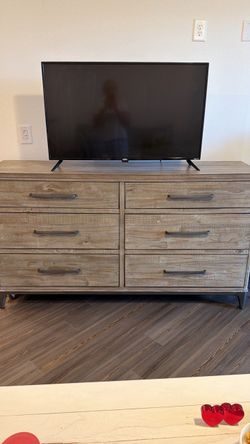 6-Drawer Wood Dresser with Metal Legs