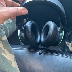Xbox Wireless Headphones And Xbox Controller