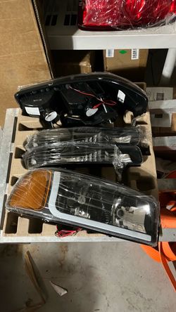 99-06 GMC Sierra and Yukon Black Housing Headlights with halogen led bar