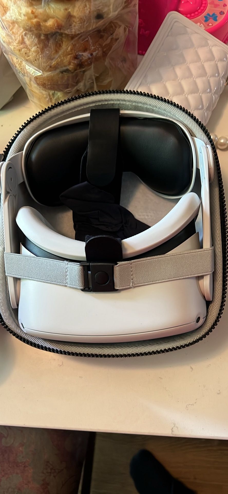 Meta Quest 2 With Carrying Case